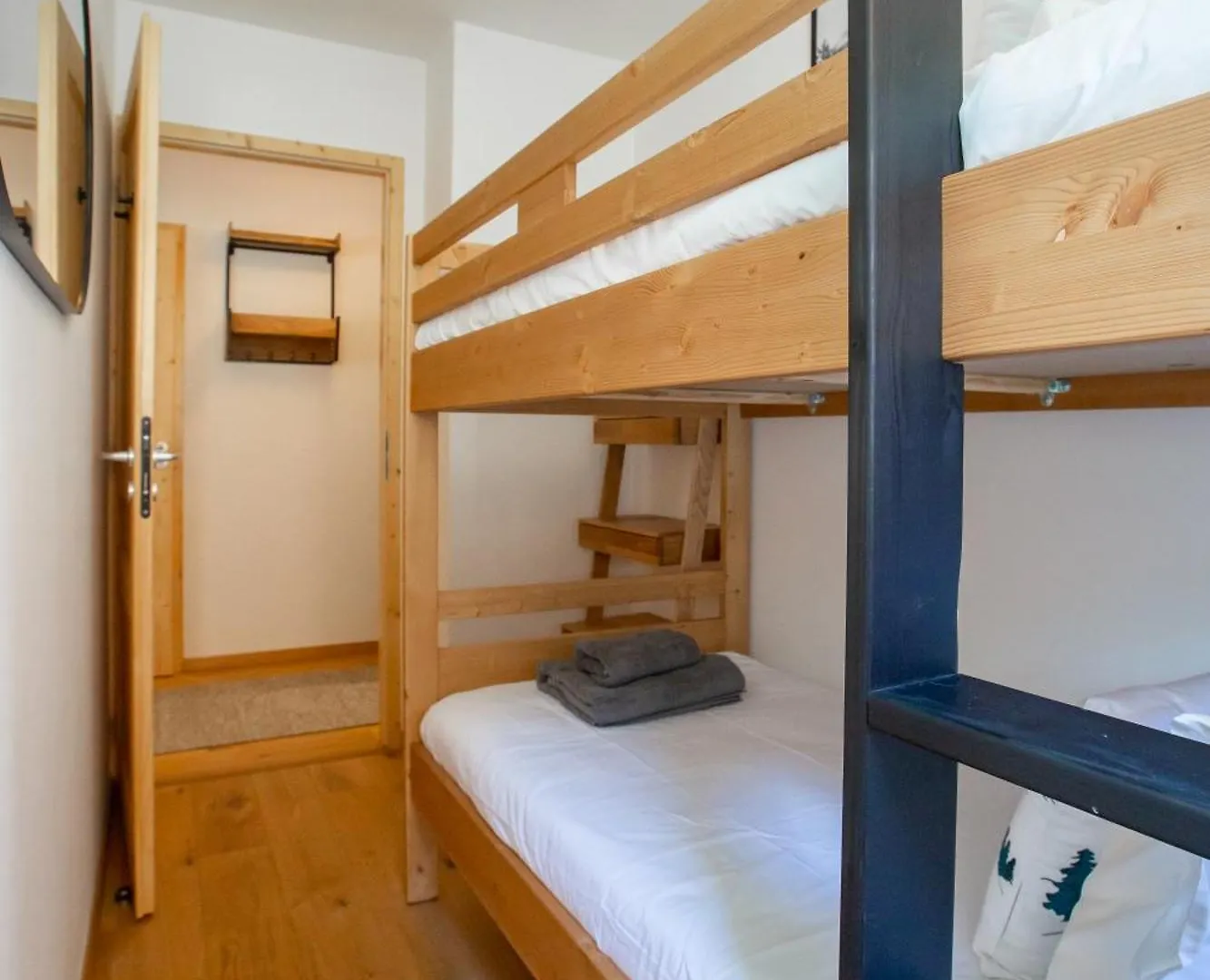 Elegant 3-Bed Duplex With Balcony & Mountain Views Apartamento Morzine França