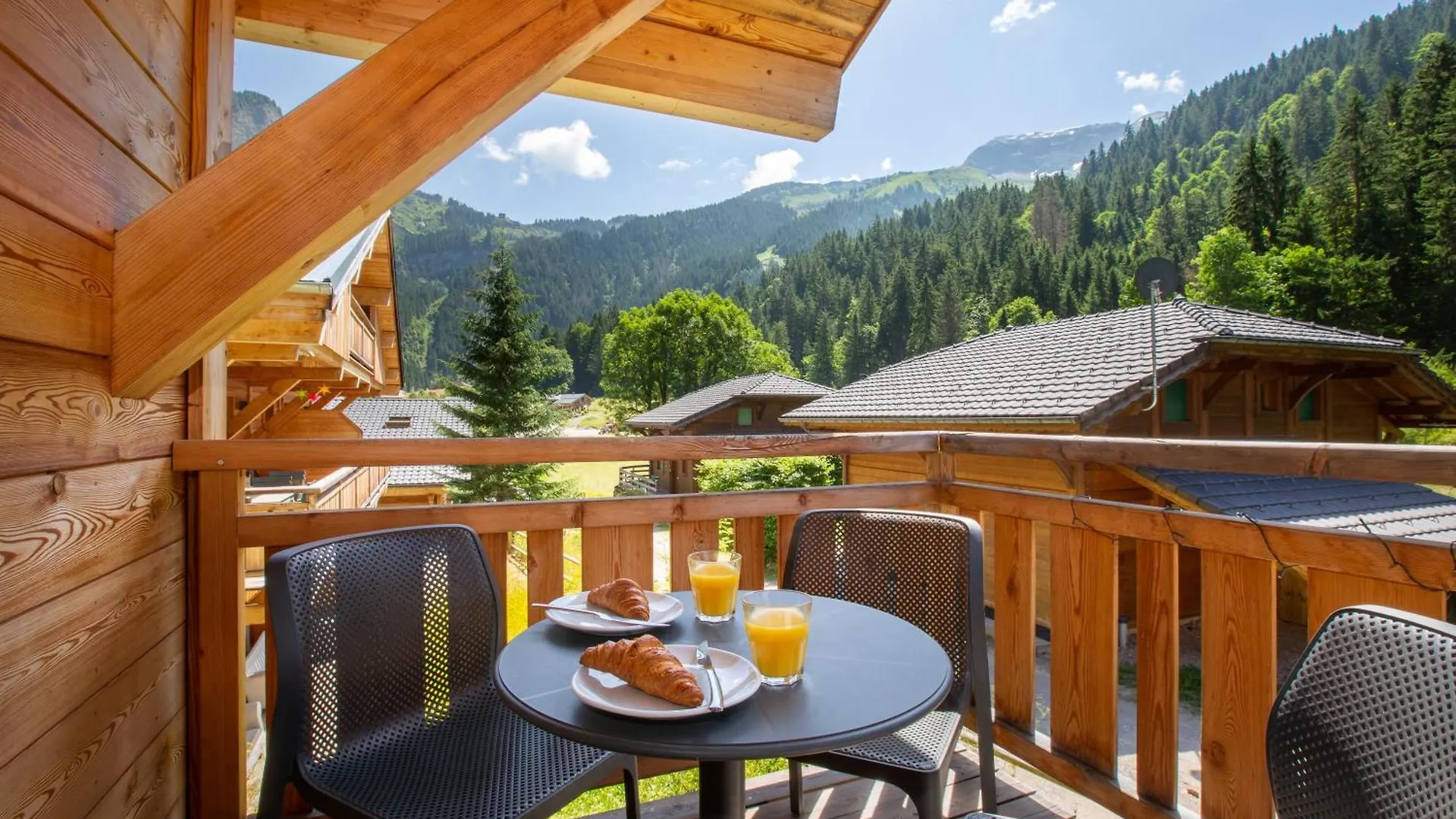 Elegant 3-Bed Duplex With Balcony & Mountain Views Apartamento Morzine