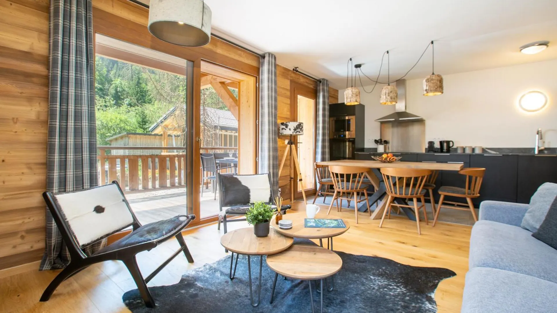 Elegant 3-Bed Duplex With Balcony & Mountain Views Apartamento Morzine