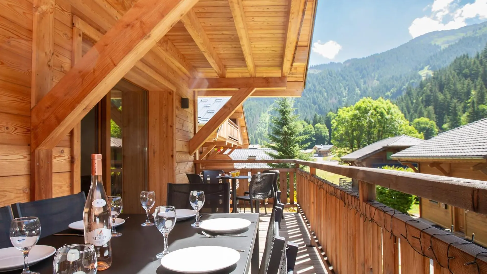 Elegant 3-Bed Duplex With Balcony & Mountain Views Apartamento Morzine